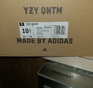 DEAD STOCK Adidas YZY QNTM Sneakers